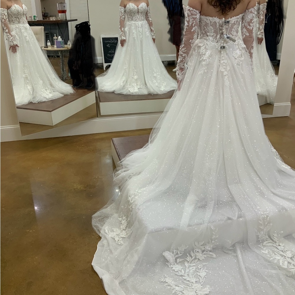 Morilee Wedding Dress: NEW. Unaltered. Color porcelain, Detachable sleeves